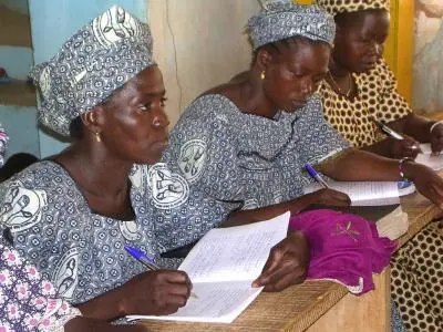 Femmes reviseurs ecrivent.jpg